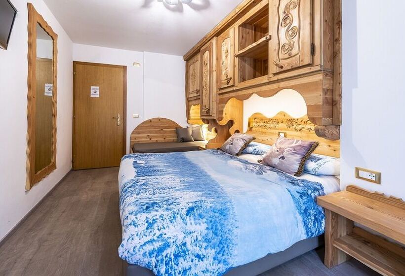 חדר סטנדרט לשלושה עם מרפסת, Arcangelo 3 Stelle Superior