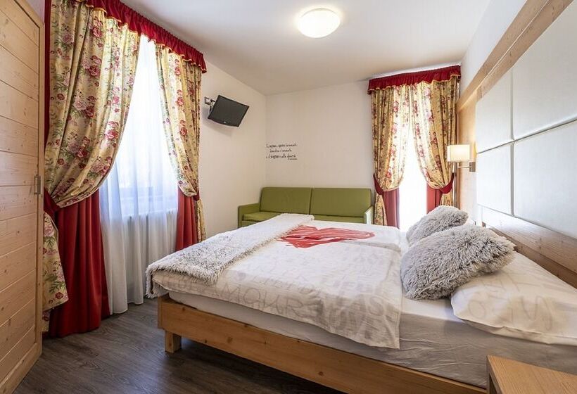 חדר סטנדרט לשלושה עם מרפסת, Arcangelo 3 Stelle Superior