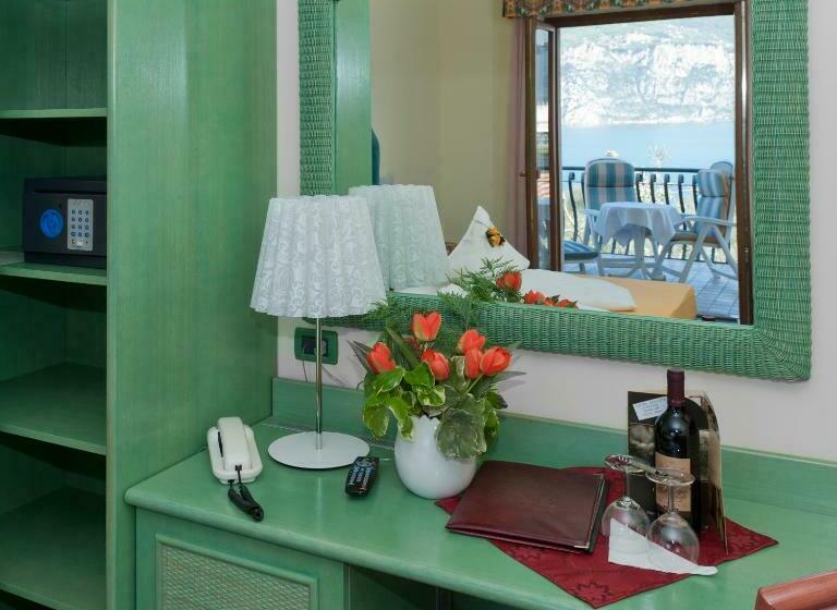 Superior room with lake view, Augusta