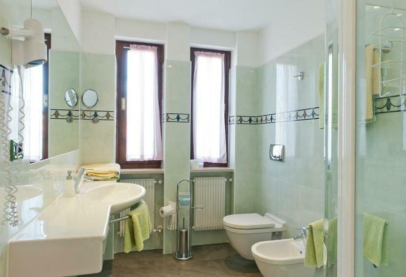 Superior room with lake view, Augusta