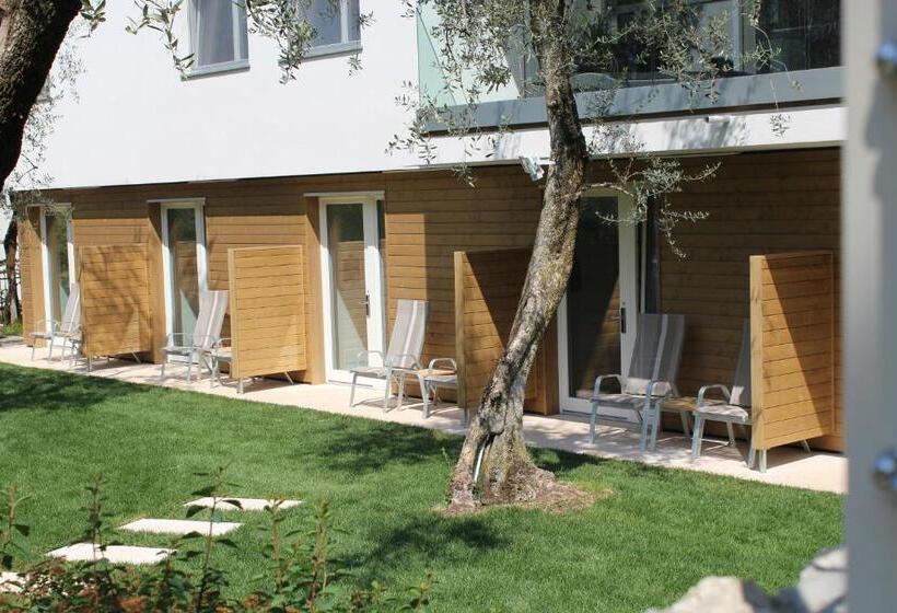 Номер Стандарт Вид на Сад, Augusta