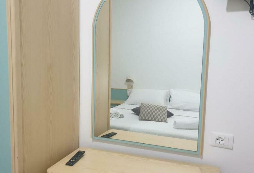 スタンダードルーム, Bianca Vela