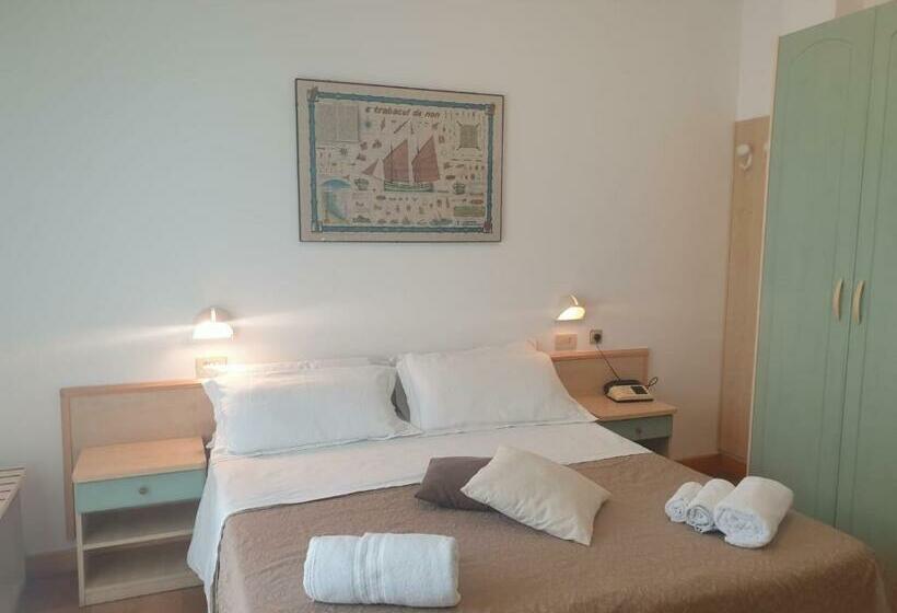 エコノミールーム, Bianca Vela