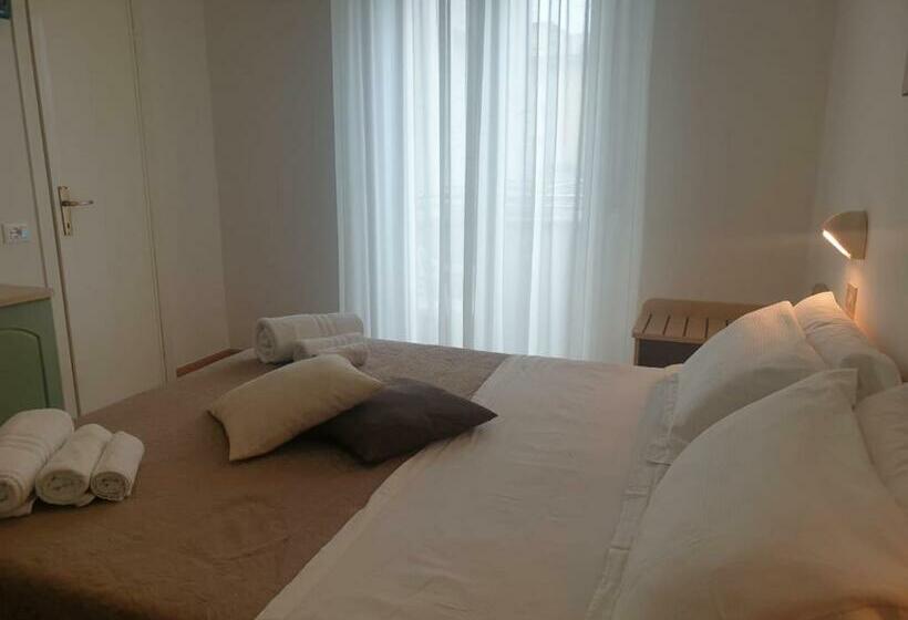 エコノミールーム, Bianca Vela