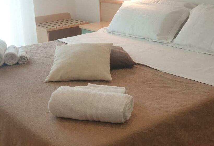 エコノミールーム, Bianca Vela