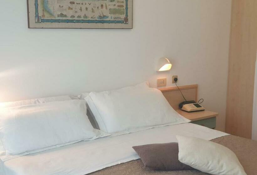 エコノミールーム, Bianca Vela