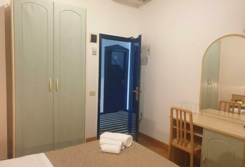 エコノミールーム, Bianca Vela