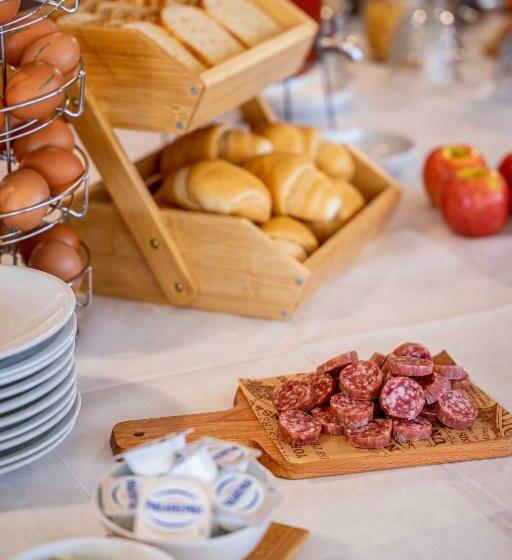 エコノミールーム, Bianca Vela