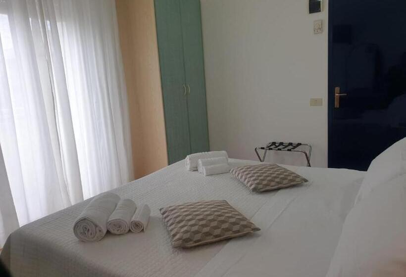 スタンダードルーム, Bianca Vela