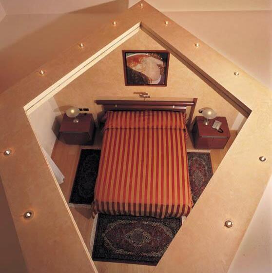 デラックスルーム, Bianca Vela