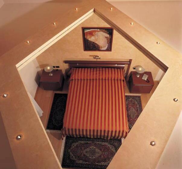 デラックスルーム, Bianca Vela