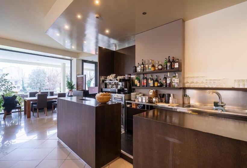 デラックスルーム, Bianca Vela