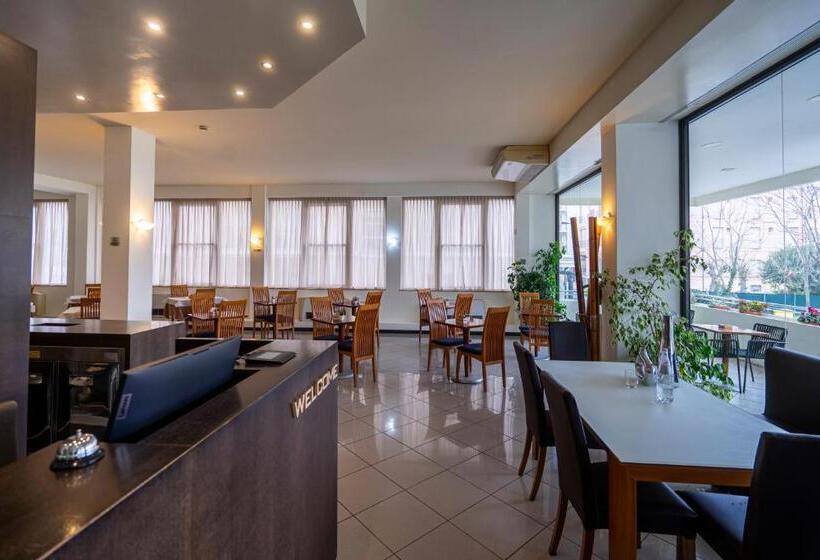 スタンダードトリプルルーム, Bianca Vela