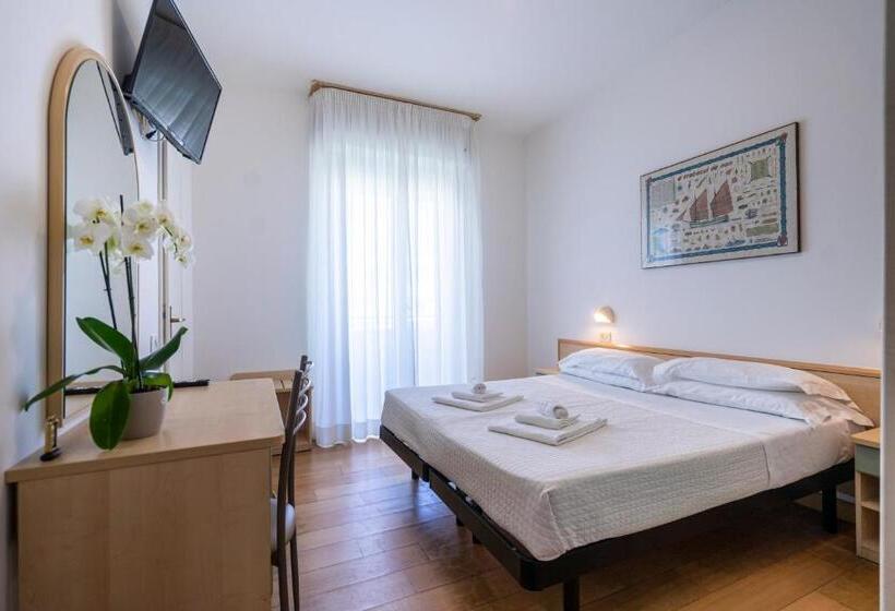 エコノミールーム, Bianca Vela