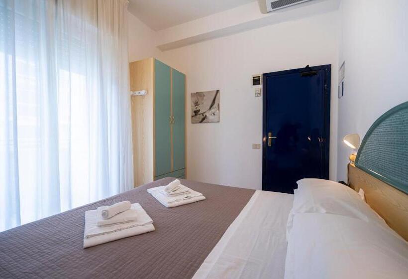 エコノミールーム, Bianca Vela