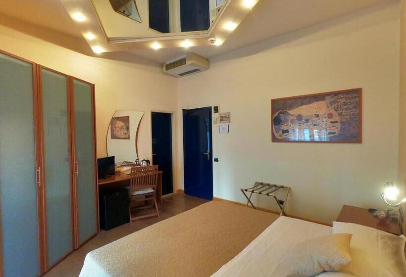 デラックスルーム, Bianca Vela