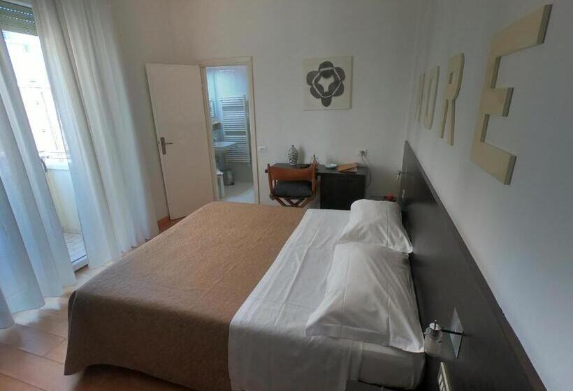 スタンダードルーム, Bianca Vela