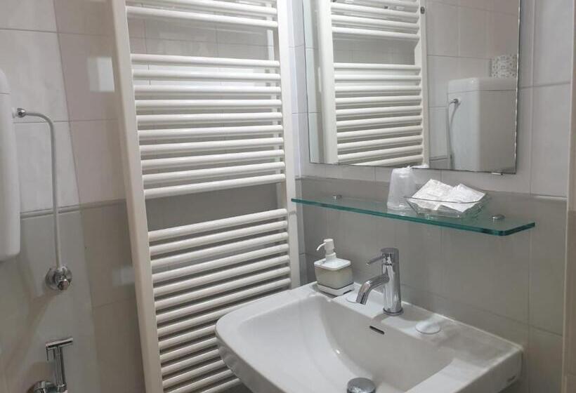 スタンダードトリプルルーム, Bianca Vela