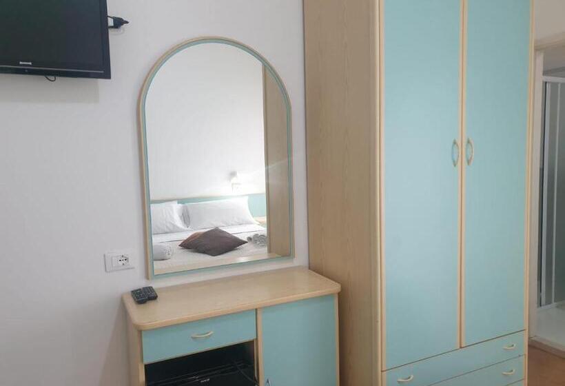 スタンダードトリプルルーム, Bianca Vela