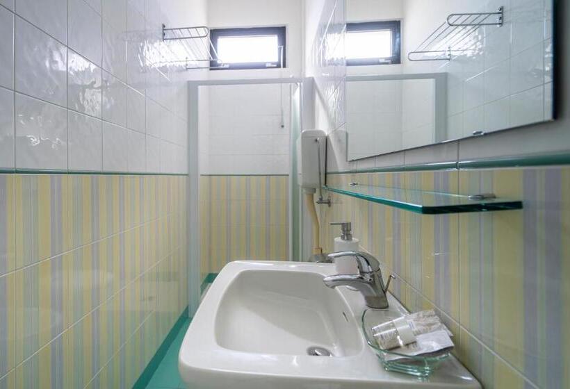 コンフォートトリプルルーム, Bianca Vela