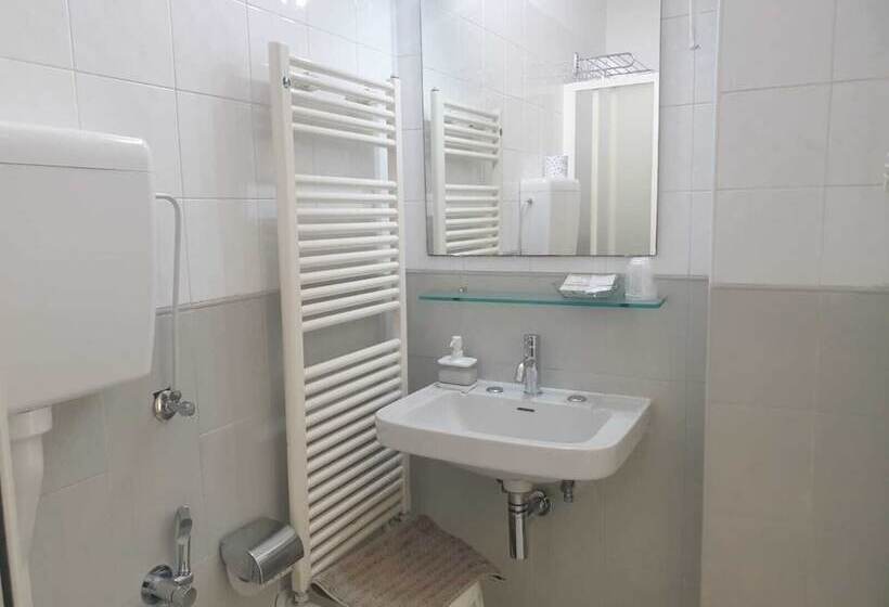 エコノミールーム, Bianca Vela