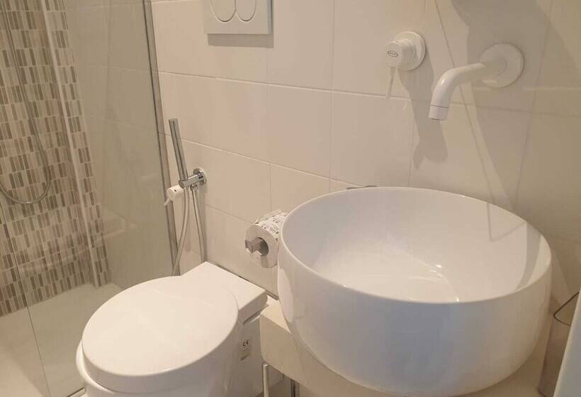 スタンダードルーム, Bianca Vela