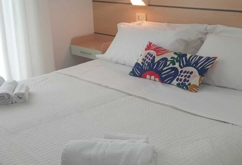 スタンダードルーム, Bianca Vela