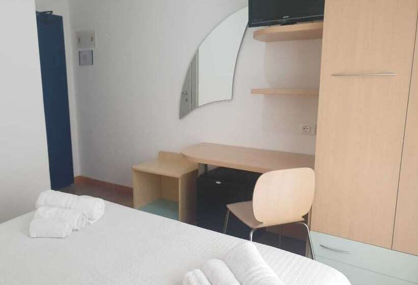 スタンダードルーム, Bianca Vela