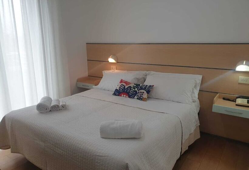 スタンダードルーム, Bianca Vela