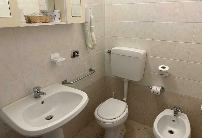 غرفة قياسية رباعية, Caravella