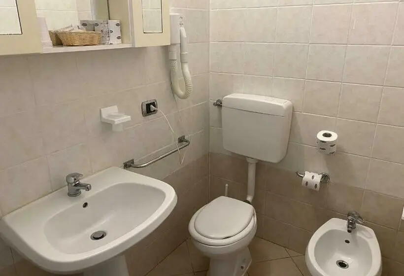 Standard Neljän Hengen Huone, Caravella