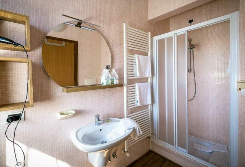 패밀리 룸, Club Funivia