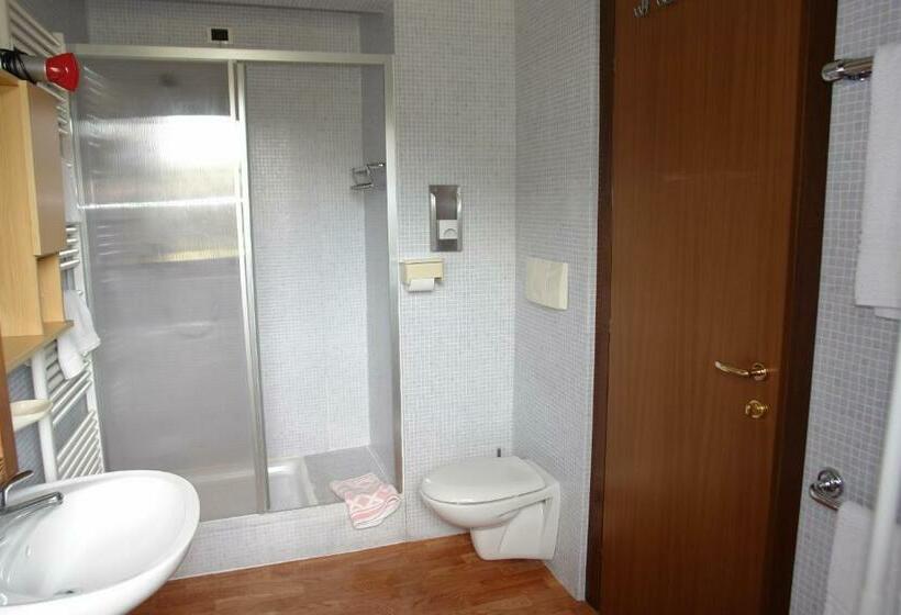 패밀리 룸, Club Funivia