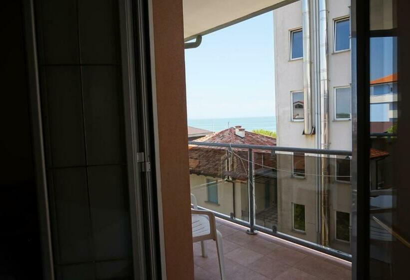 Номер Стандарт, Columbus Dependance