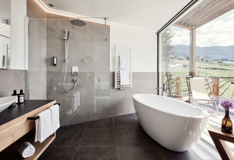 スイート, Haller Suites & Restaurant