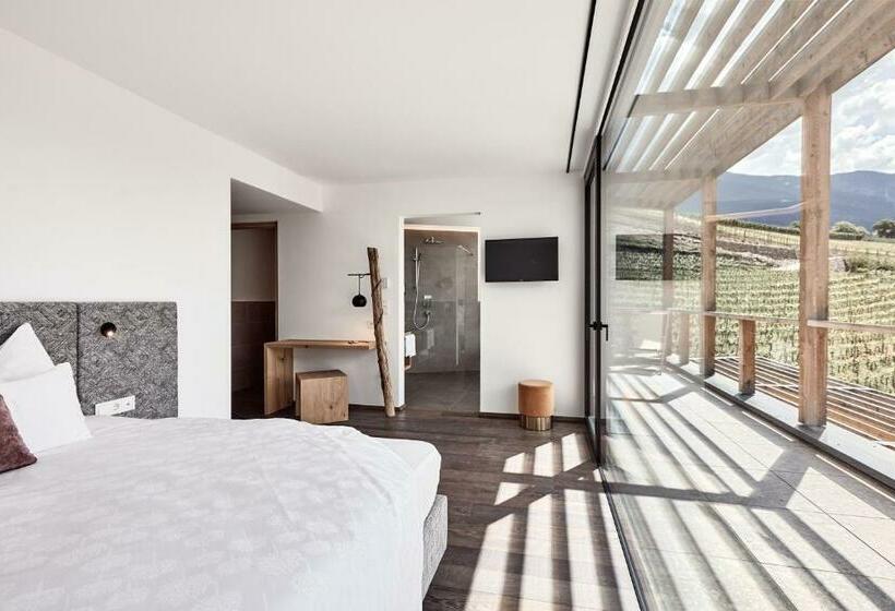 スイート, Haller Suites & Restaurant