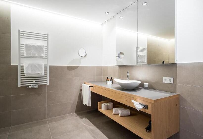 スイート, Haller Suites & Restaurant