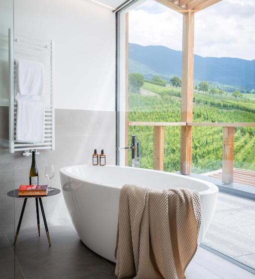 スイート, Haller Suites & Restaurant