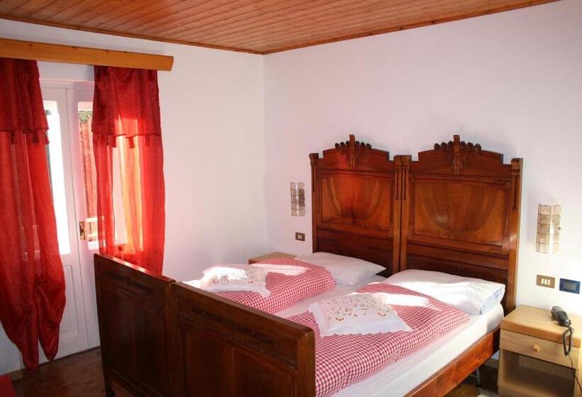 اتاق استاندارد سه نفره, La Baita
