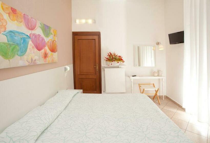 스탠다드 룸, Lydia