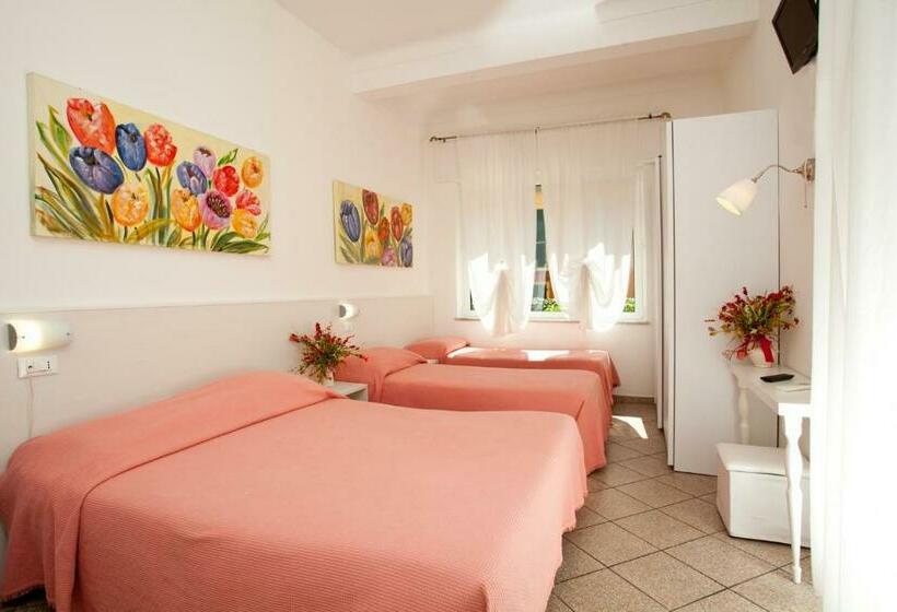 4인용 스탠다드 룸, Lydia