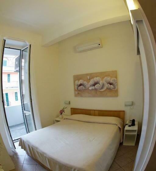 스탠다드 룸, Lydia