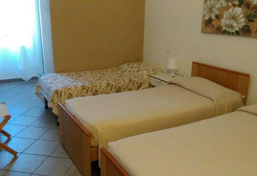 스탠다드 트리플 룸, Lydia