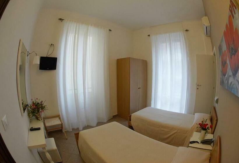 스탠다드 룸, Lydia