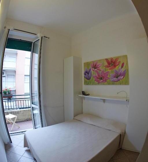 이코노미 룸, Lydia