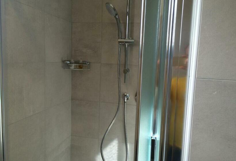 标准单人间, Pigalle