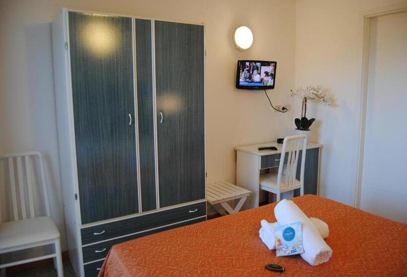 四人标准间, Pigalle