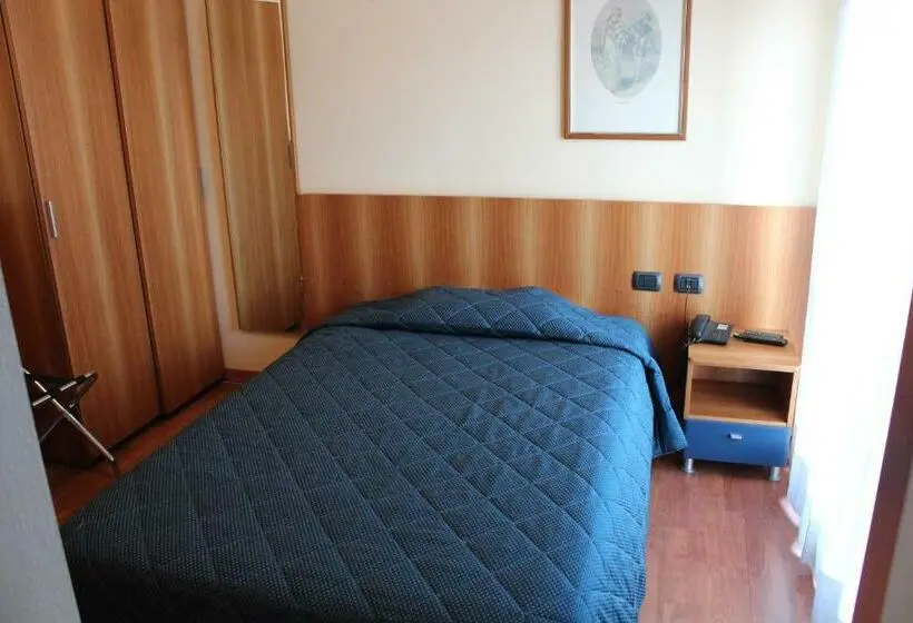 Economy Yhden Hengen Huone, Selide