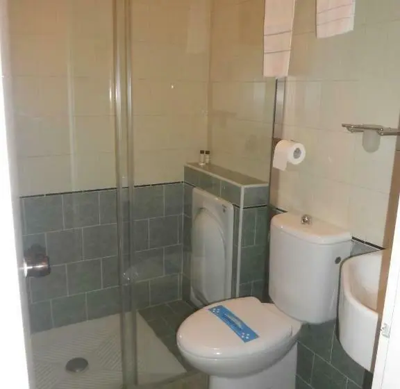 Standard Yhden Hengen Huone, Selide