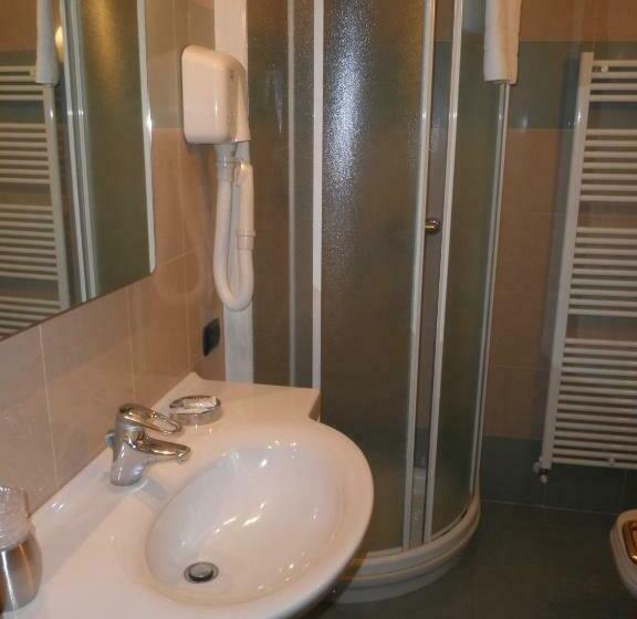 标准单人间, Selide